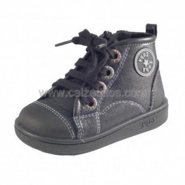 Botas de polipiel gris...