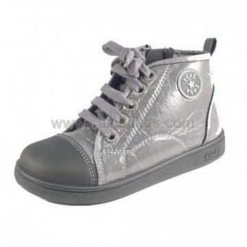 Botas de polipiel gris...