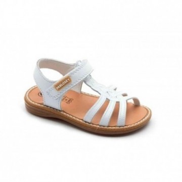 Sandalias de piel blanca...