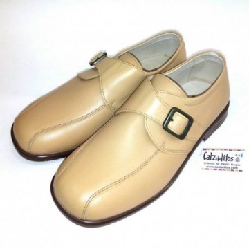 Zapato con hebilla en piel...