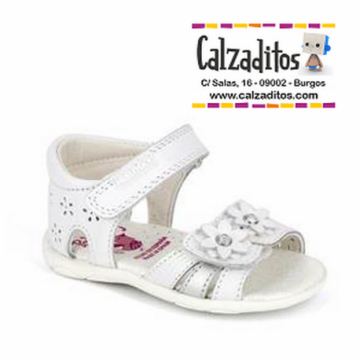 Sandalias de piel blanca...