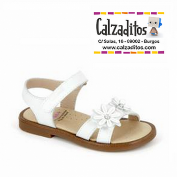 Sandalias de piel blanca...