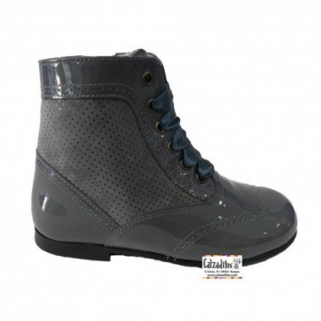 Botas pascualas grises...