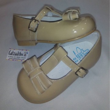 Zapatos de vestir para niña...
