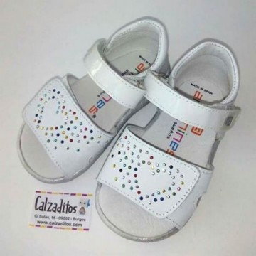 Sandalias de niña en piel...