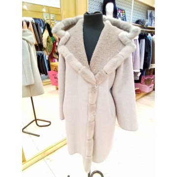 Abrigo reversible ,moda italiana,de alpaca con visón.