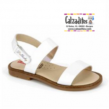 Sandalias de piel blanca...