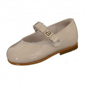 Zapatitos de piel en charol...