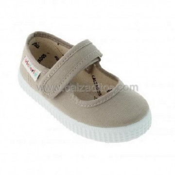 Merceditas de lona beige...