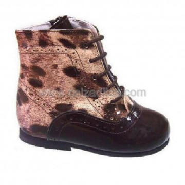 Botas pascualas de charol...