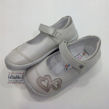 Merceditas de piel beige...