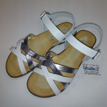 Sandalias de piel blanca y...