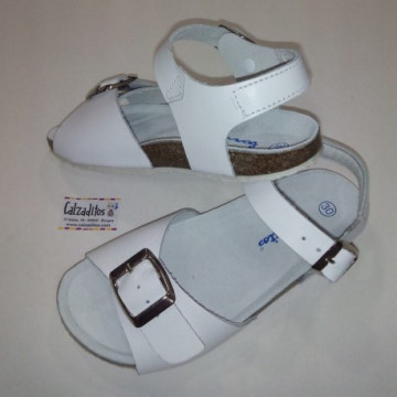 Sandalias de piel blanca...