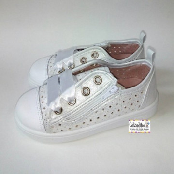 Zapatillas de lona blanca...