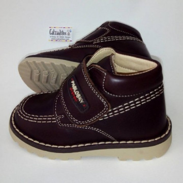 Botas tipo Kickers de piel...