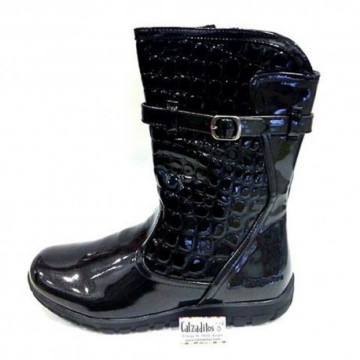 Botas de niña en charol...