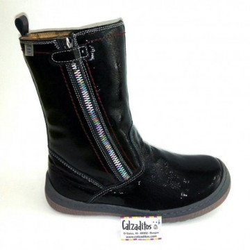 Botas de charol arrugado...