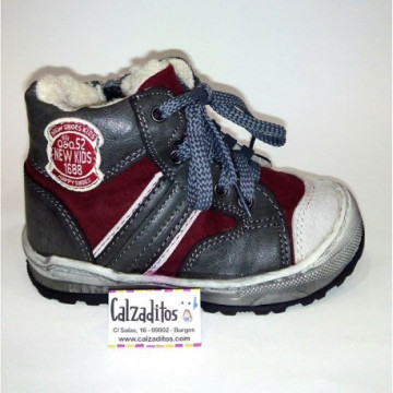 Botas deportivas para niño...