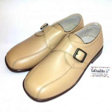 Zapato con hebilla en piel...