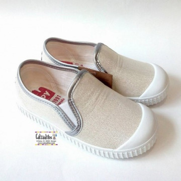 Zapatillas de lona cerradas...