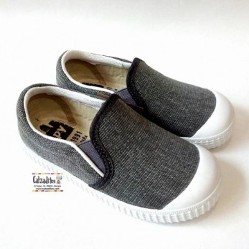 Zapatillas de lona cerradas...