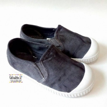 Zapatillas de lona cerradas...