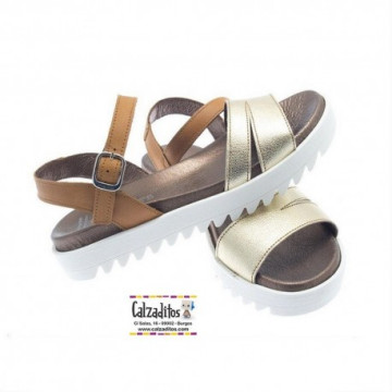 Sandalias de piel en color...