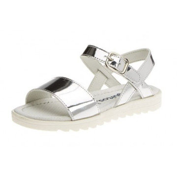 Sandalias de niña en espejo...