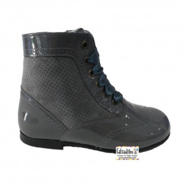 Botas pascualas grises...
