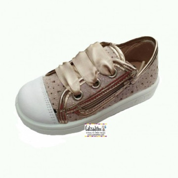Zapatillas tipo basket con...