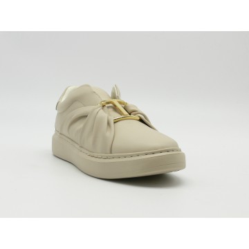 SNEAKERS LOGO DORADO